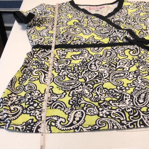 Koi Scrub Top Small - Picture 4 of 11